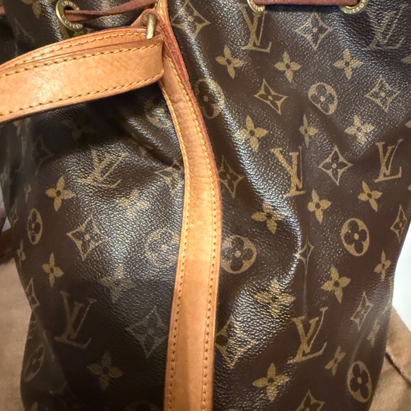 Vintage Classic Louis Vuitton Bucket Bag with Original Dust Bag - Picture 2 of 7